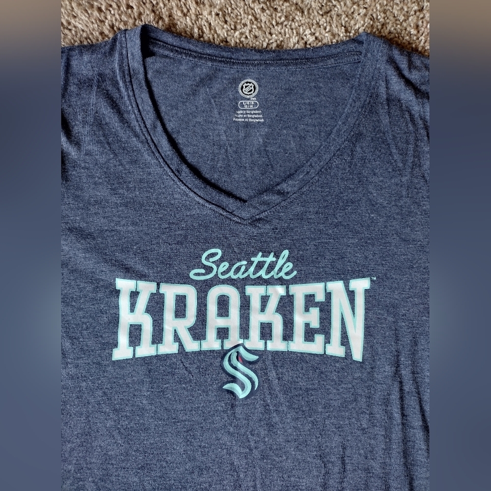 Seattle Kraken NHL AWomen's Navy Tee Large NWOT - Picture 3 of 8
